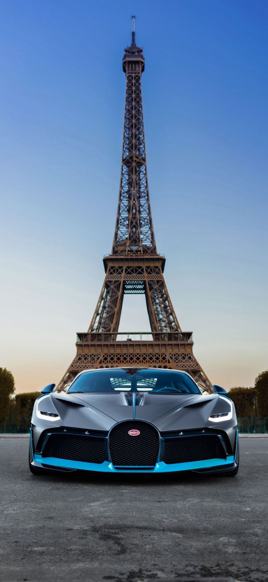 Bugatti in Paris - cars wallpaper for OpersCraft