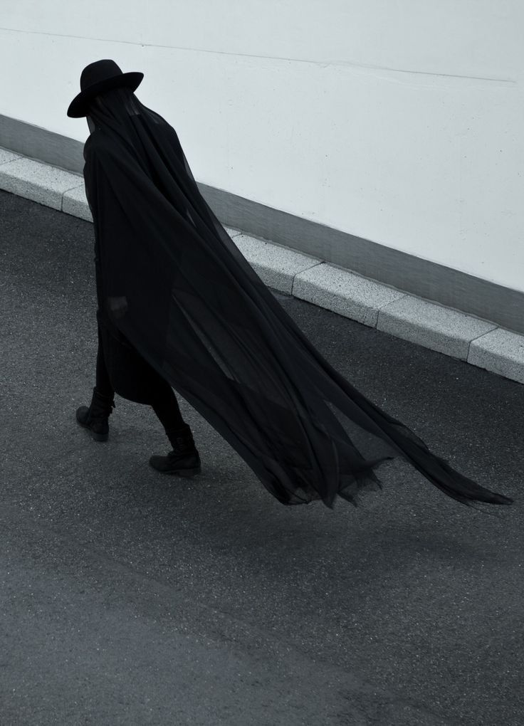 Dark Figure in Motion - gothic wallpaper for OpersCraft