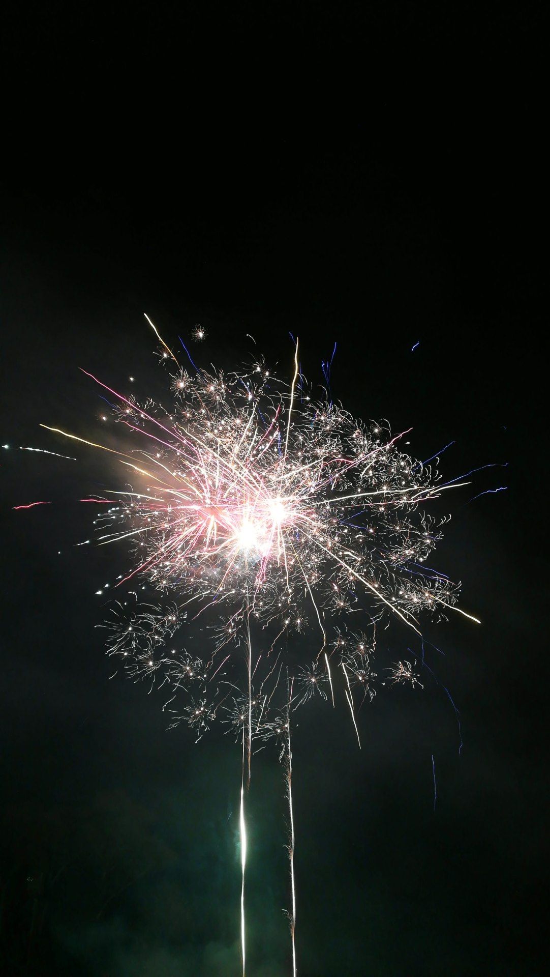 Exploding Night Fireworks - celebration wallpaper for OpersCraft