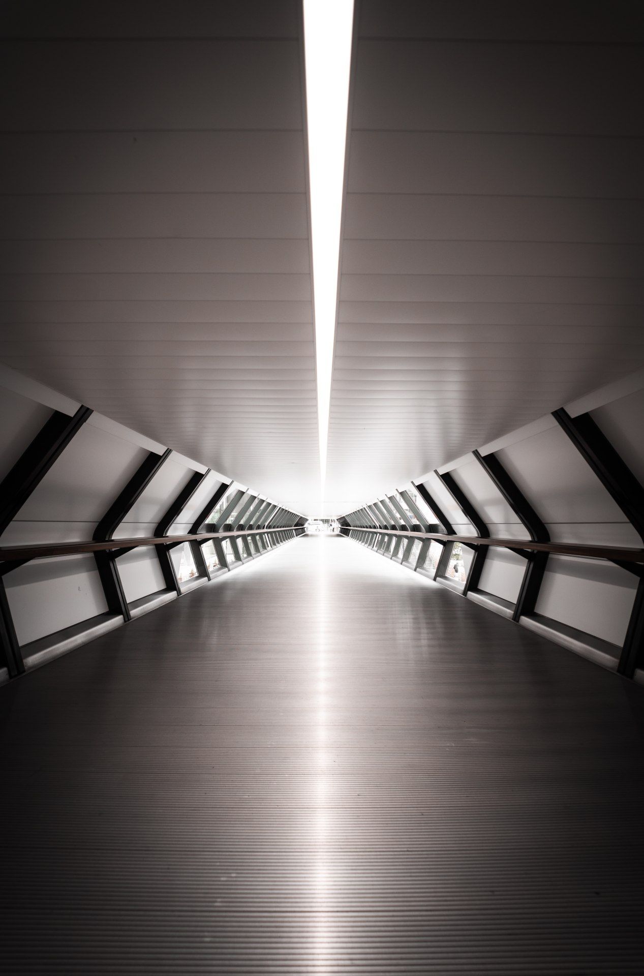 Futuristic White Hallway - architecture wallpaper for OpersCraft