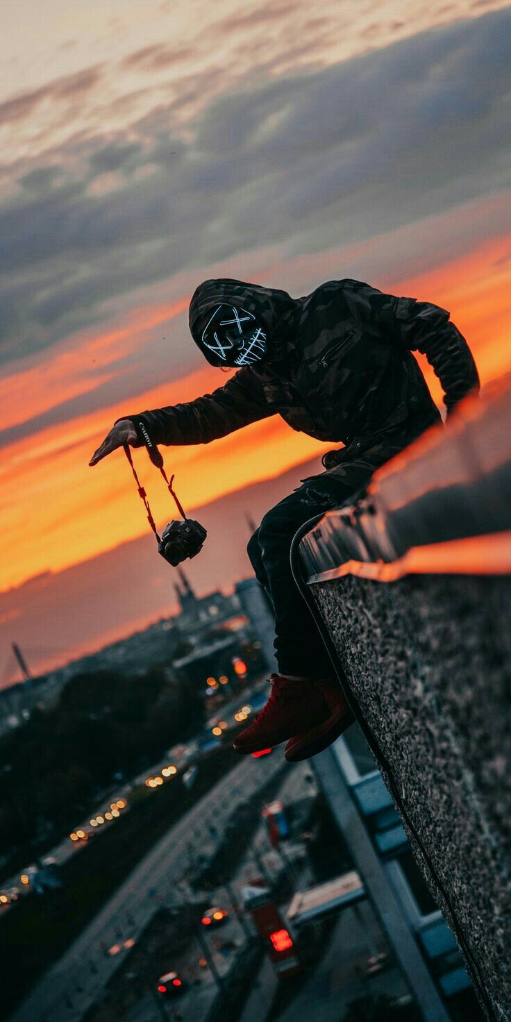 Masked Figure City Sunset - mask wallpaper for OpersCraft