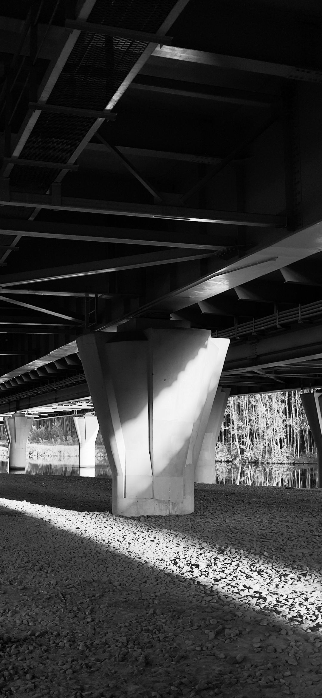 Monochrome Bridge Support - architecture wallpaper for OpersCraft
