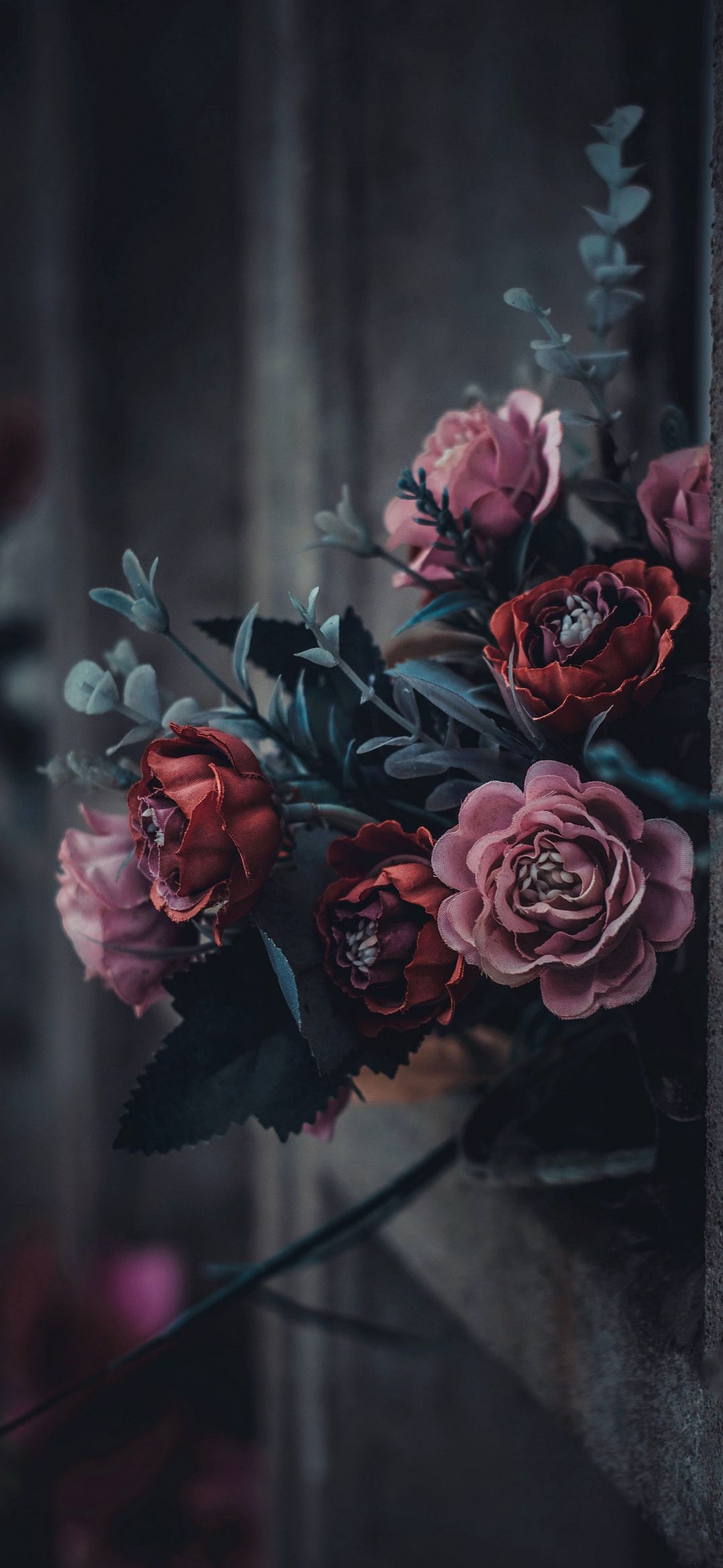 Moody Floral Arrangement - floral wallpaper for OpersCraft