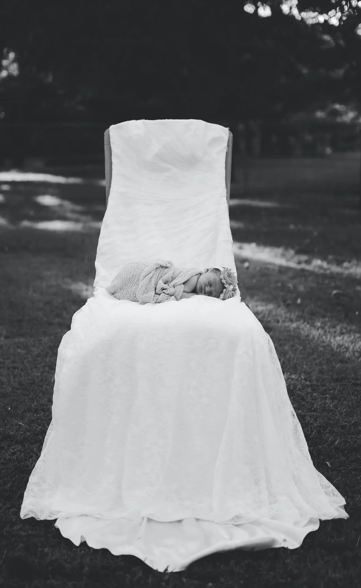 Newborn on Wedding Dress - random wallpaper for OpersCraft