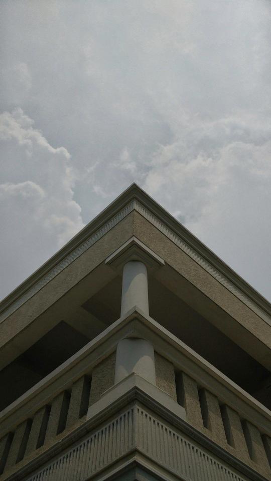 Architectural Corner Under Cloudy Sky - Related OpersCraft wallpaper