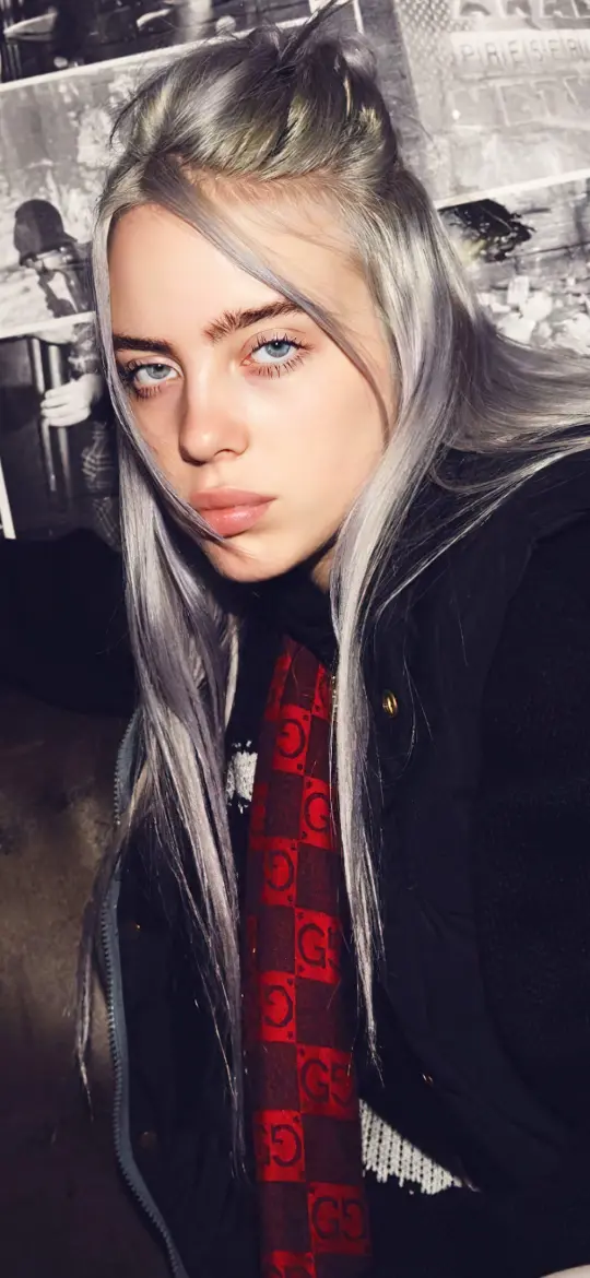 Billie Eilish Portrait - Related OpersCraft wallpaper