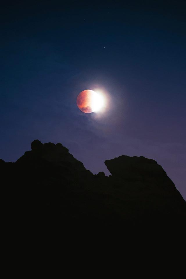 Blood Moon Silhouette - Related OpersCraft wallpaper