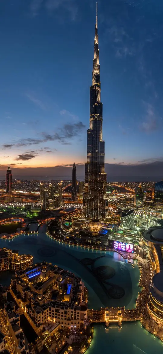 Dubai's Towering Skyline - Related OpersCraft wallpaper