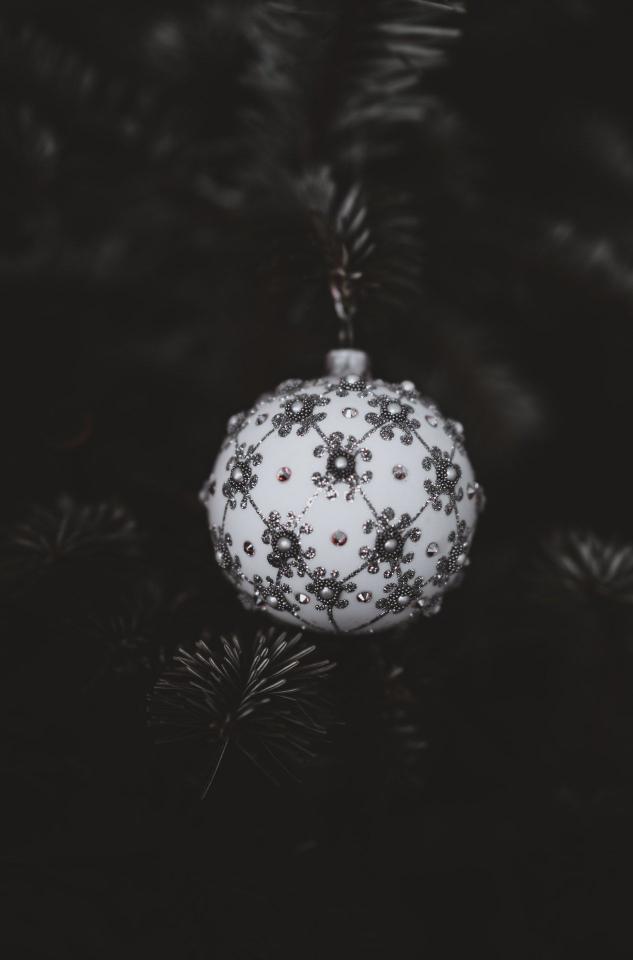 Elegant Christmas Ornament - Related Darkify wallpaper