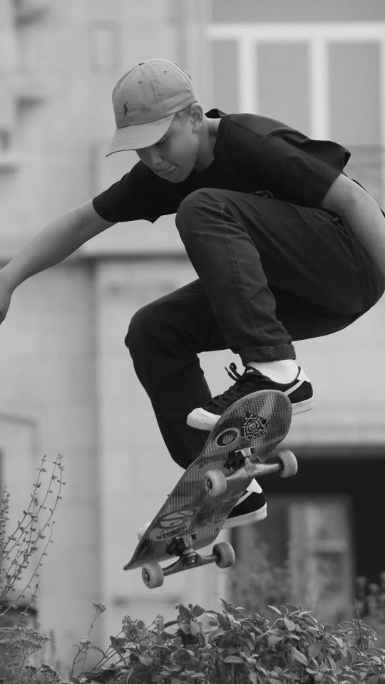 Skateboarder in Mid-Air - Related OpersCraft wallpaper