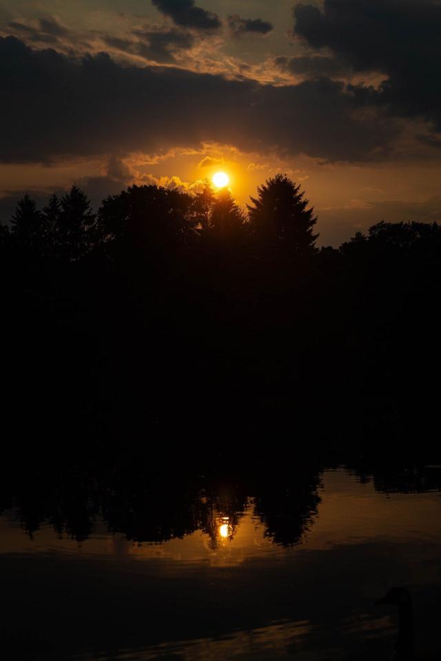 Sunset Over Dark Water - Related OpersCraft wallpaper