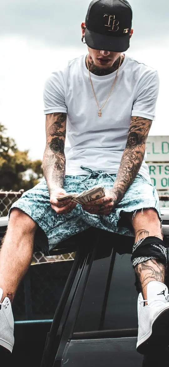 Tattooed Man with Cash - Related OpersCraft wallpaper