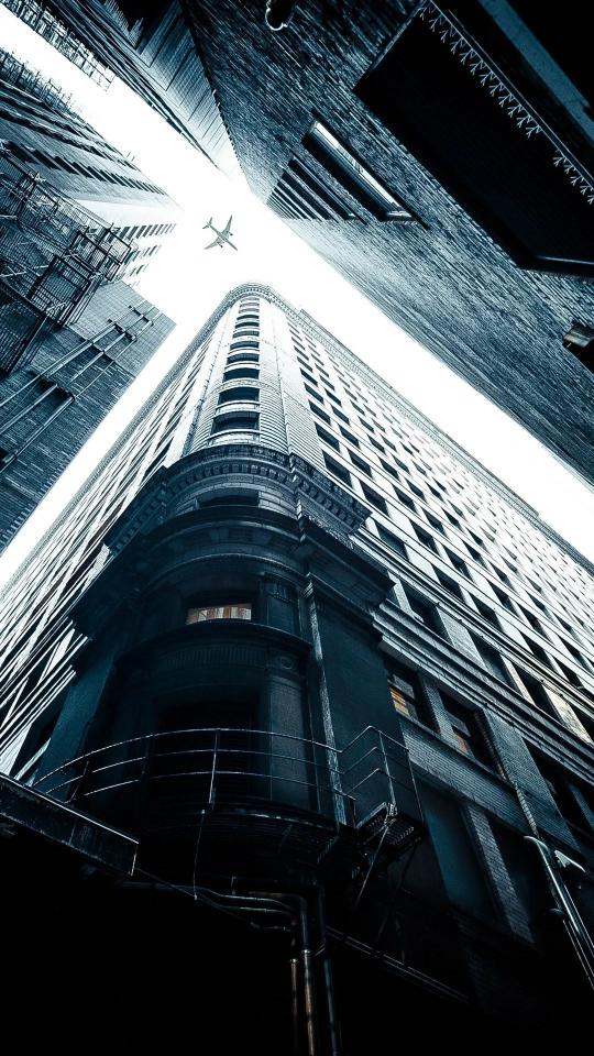 Urban Flight Above Buildings - Related OpersCraft wallpaper