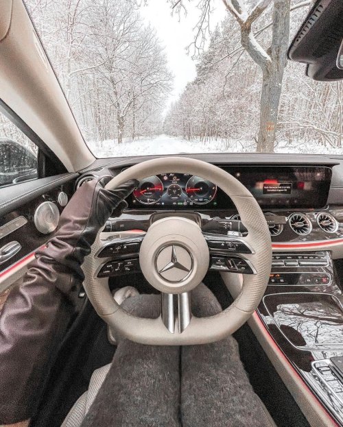 Winter Drive in Mercedes - Related OpersCraft wallpaper