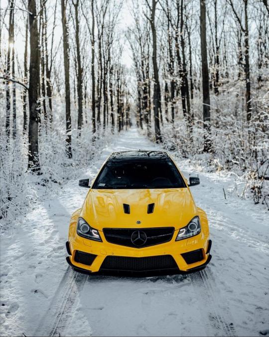 Yellow Mercedes in Winter - Related OpersCraft wallpaper