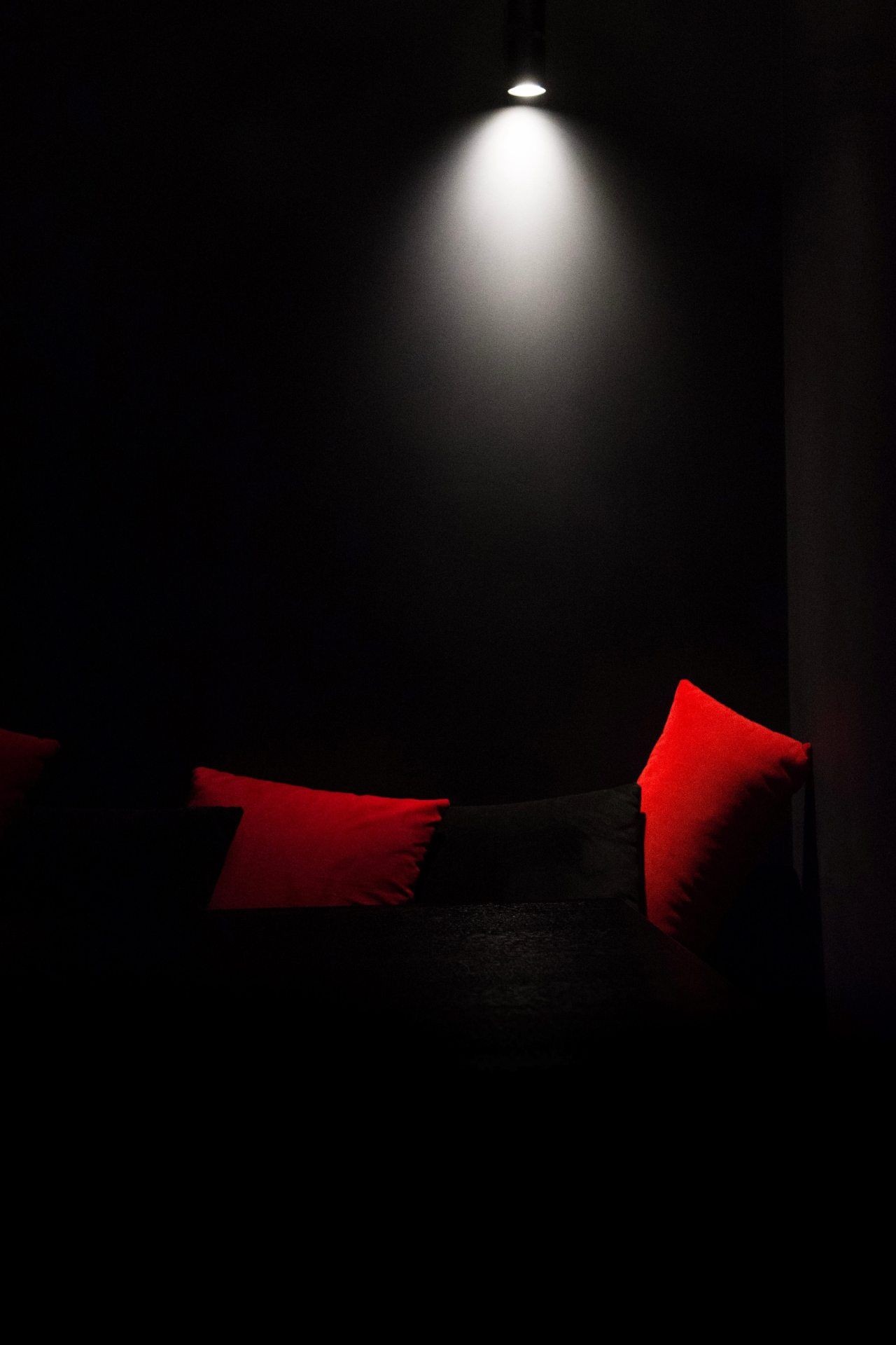 Red Pillows Spotlight - minimal wallpaper for OpersCraft
