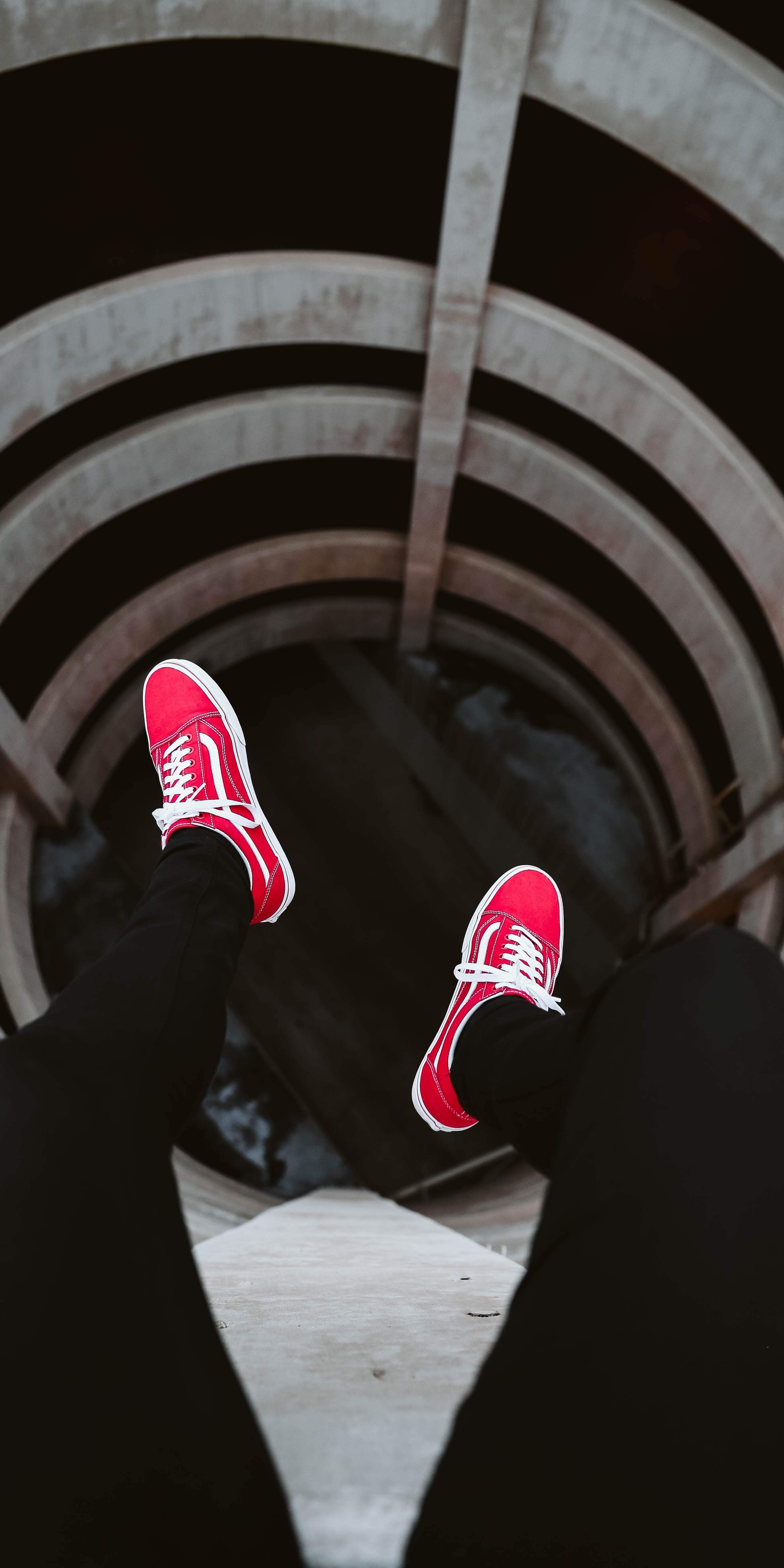 Red Shoes Edge View - urban wallpaper for OpersCraft