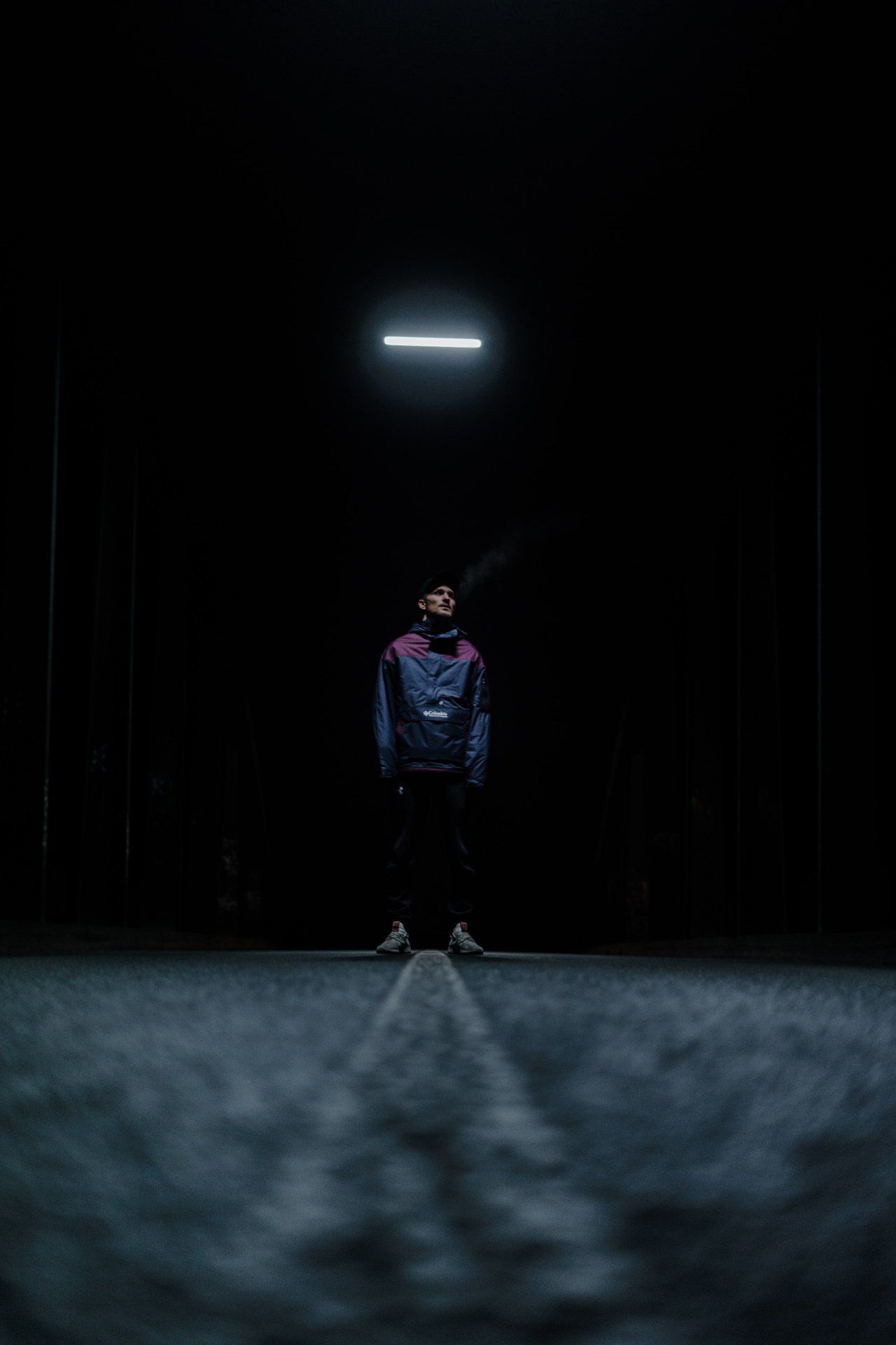 Solitary Figure Under Light - urban wallpaper for OpersCraft