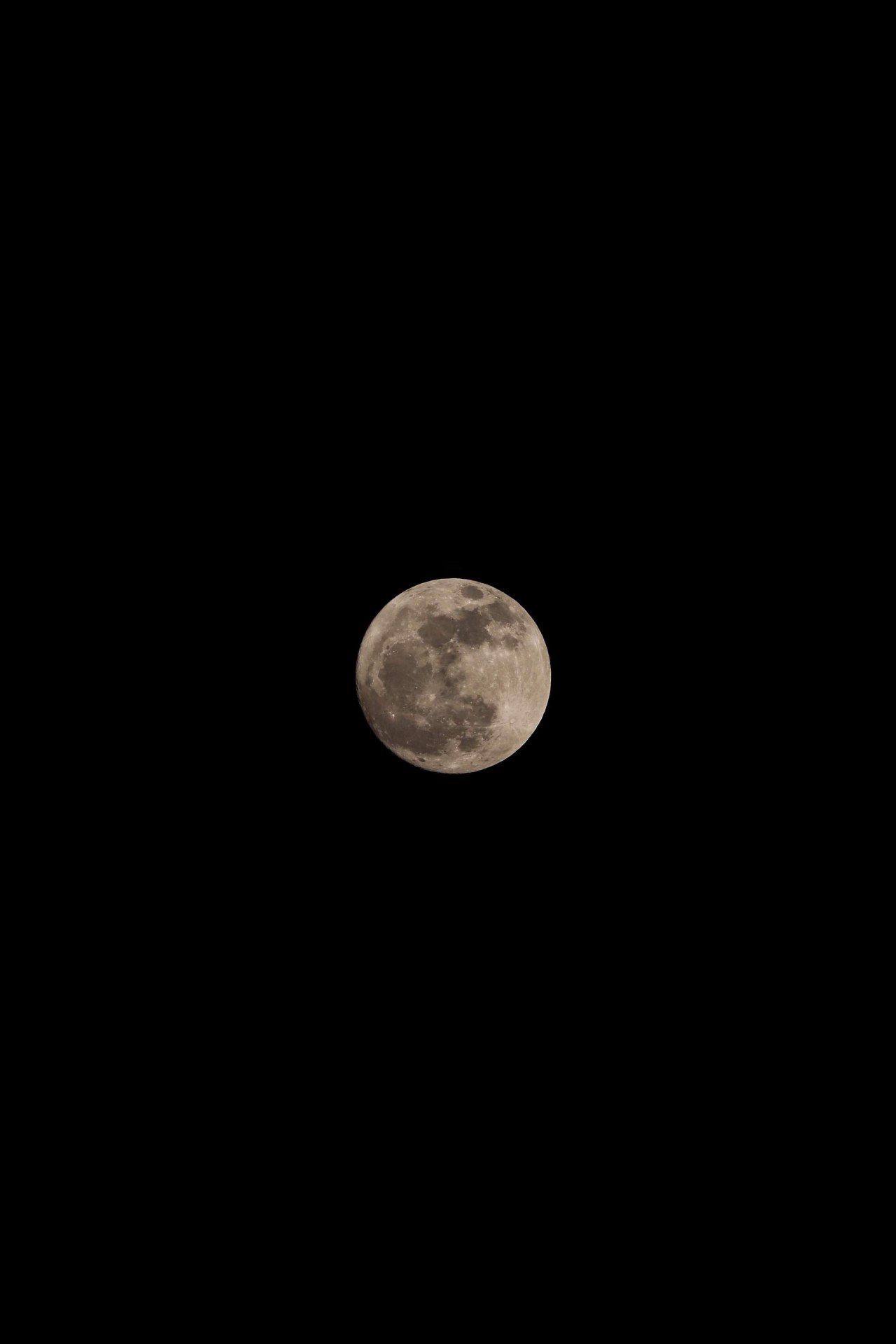 Solitary Full Moon - space wallpaper for OpersCraft