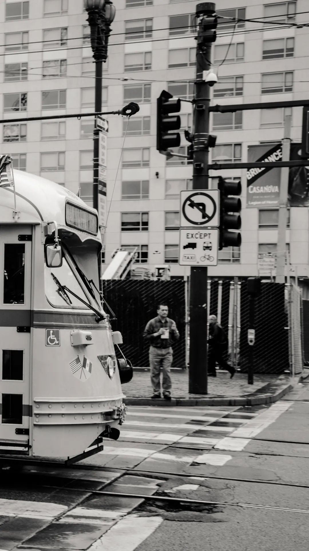 Urban Transit in Monochrome - city wallpaper for OpersCraft