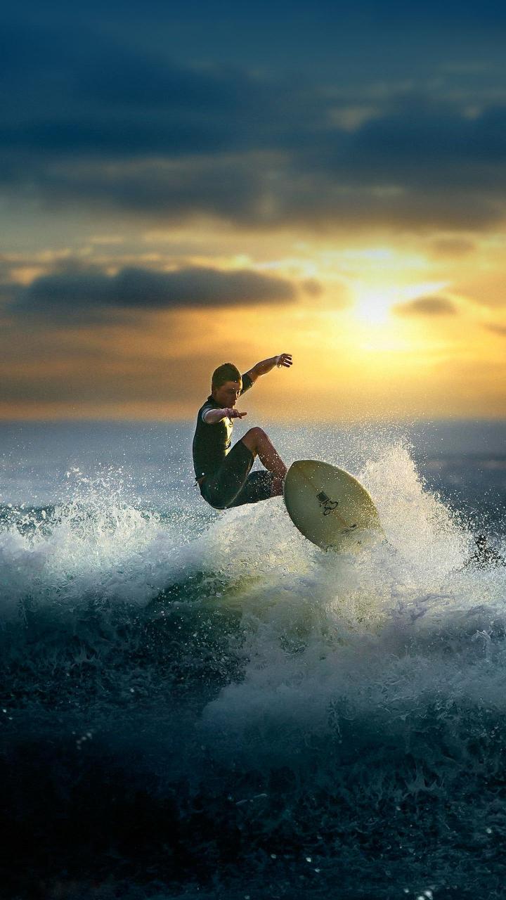 Surfer Catching Wave - xiaomi Wallpaper